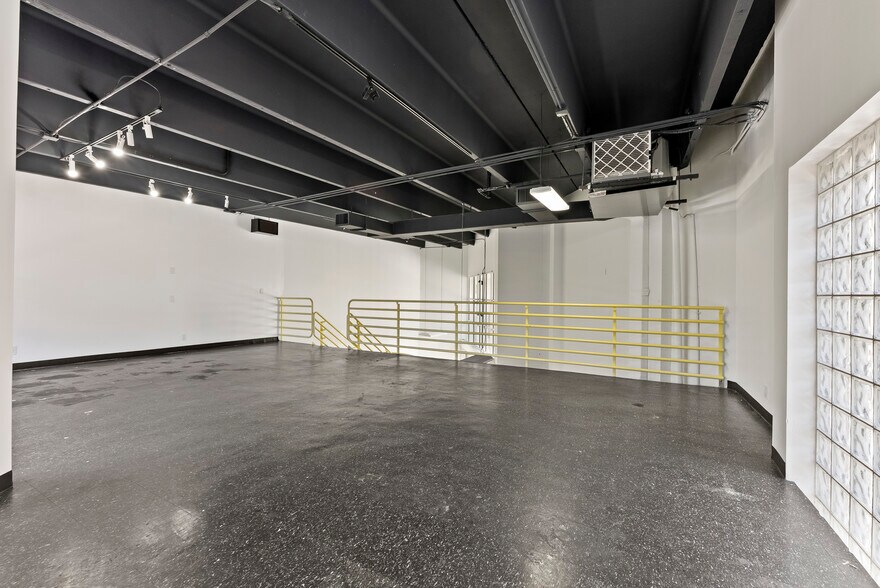More Photos Of 20165-20199 NE 16th Pl, Miami Flex For Lease