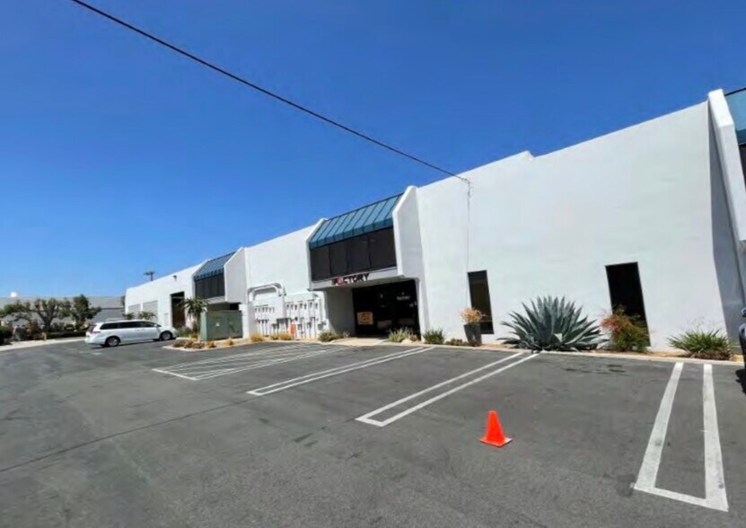 More Photos Of 312 Oak Pl, Brea Warehouse For Lease