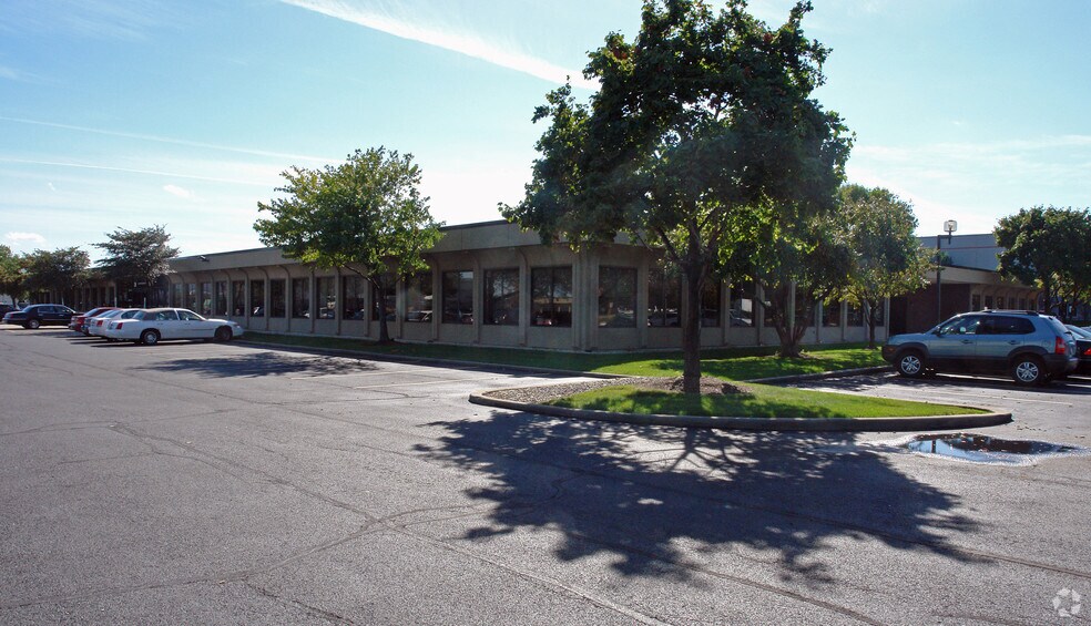 More Photos Of 1400 S Wolf Rd, Wheeling Office For Sale