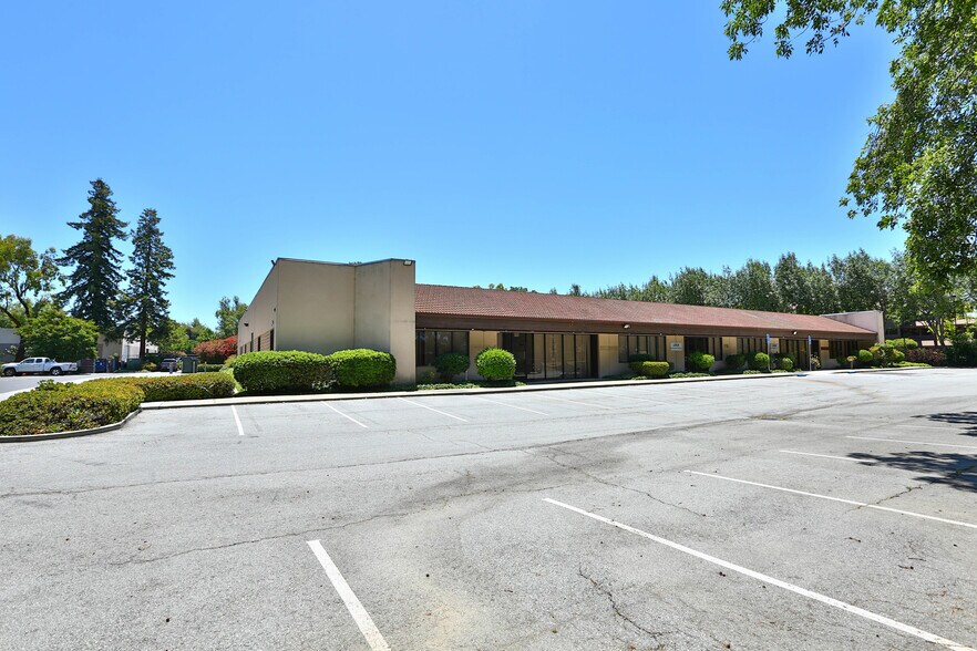 More Photos Of 118-122 Charcot Ave, San Jose Flex For Lease