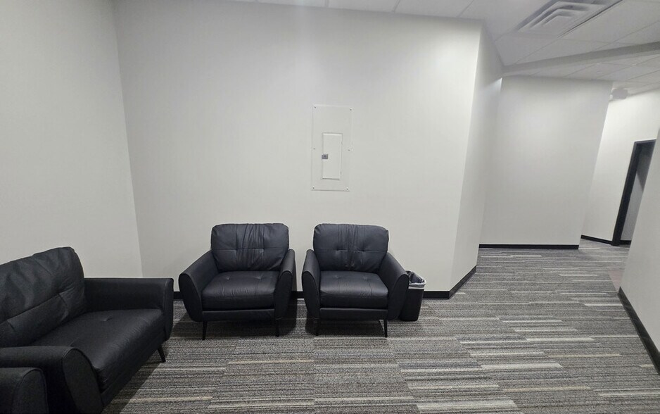 More Photos Of 7100 Northland Cir N, Brooklyn Park Office For Lease