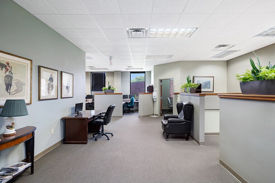 More Photos Of 3000-3026 Eastpoint Pky, Louisville Medical For Sale