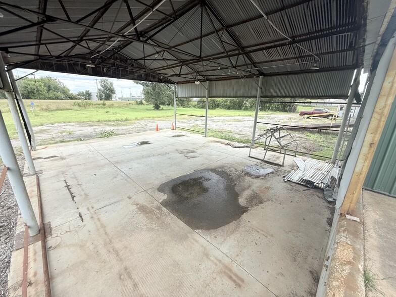 More Photos Of 5100 21st Street, Tulsa Manufacturing For Lease