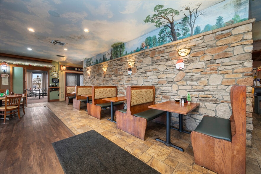 More Photos Of 4415 Liberty Ave, Vermilion General Retail For Sale