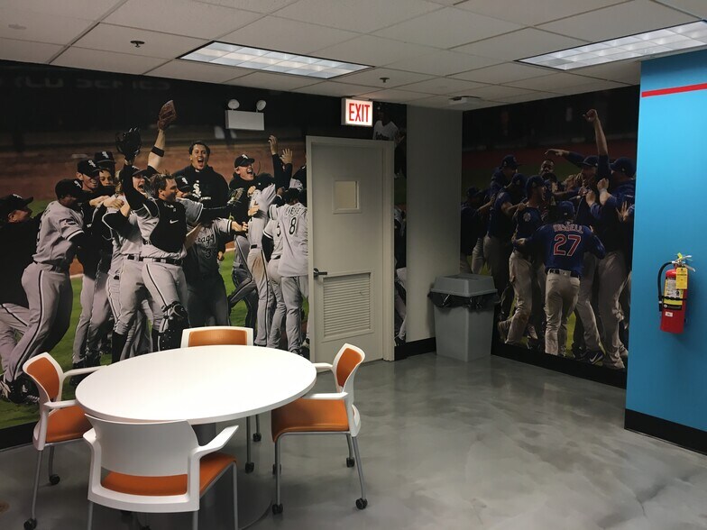 More Photos Of 2401 W Grace St, Chicago Office For Lease