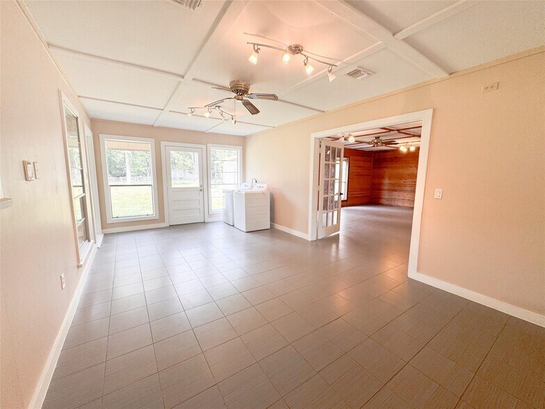 More Photos Of 15331 Lake Lamond Rd, Conroe Flex For Lease