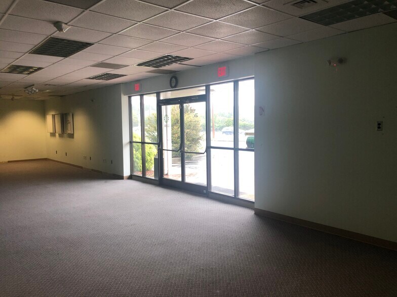 More Photos Of 1530 Hooker Rd, Greenville Freestanding For Lease