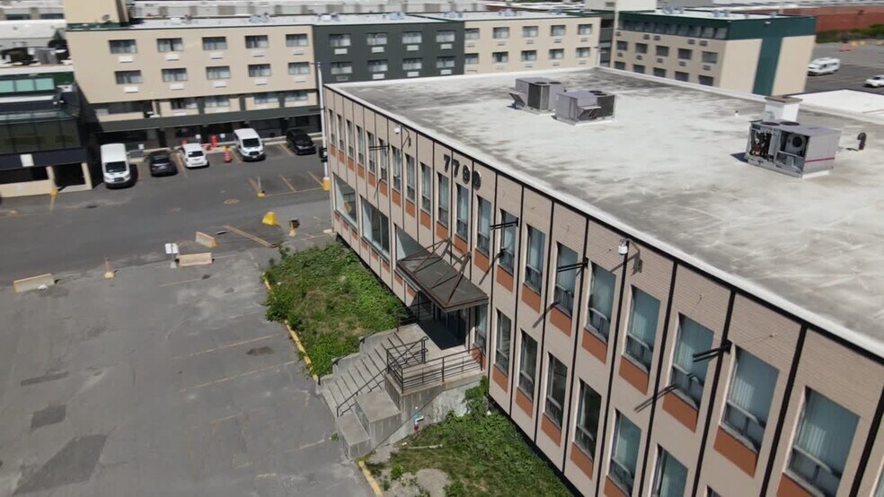 Primary Photo Of 7790 Ch De La Côte-De-Liesse, Saint-Laurent Warehouse For Lease