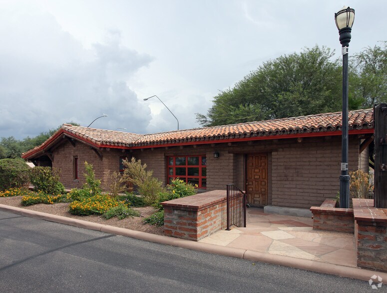 More Photos Of 1825 E River Rd, Tucson Unknown For Lease