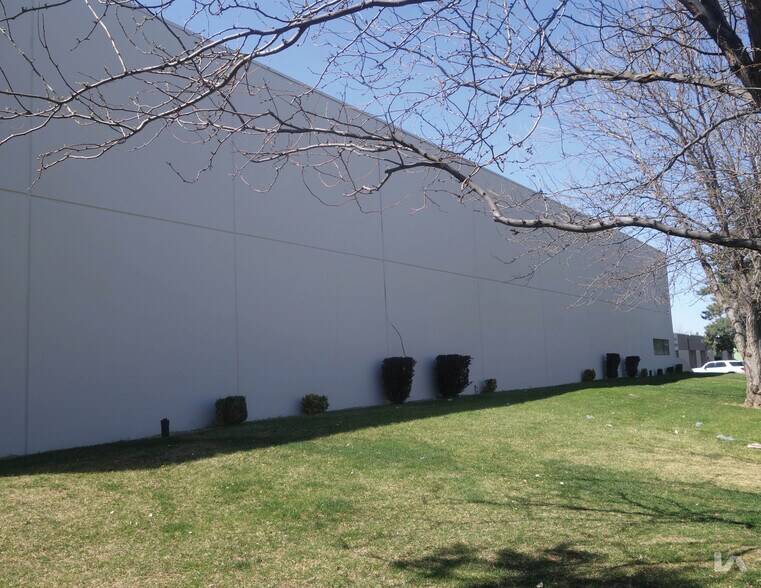 More Photos Of 361-443 Steelhead Way, Boise Warehouse For Lease
