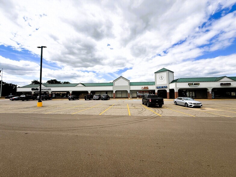 More Photos Of 44908-44954 Ford Rd, Canton Freestanding For Lease