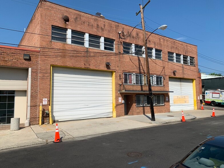 More Photos Of 2258 25th Pl NE, Washington Warehouse For Sale