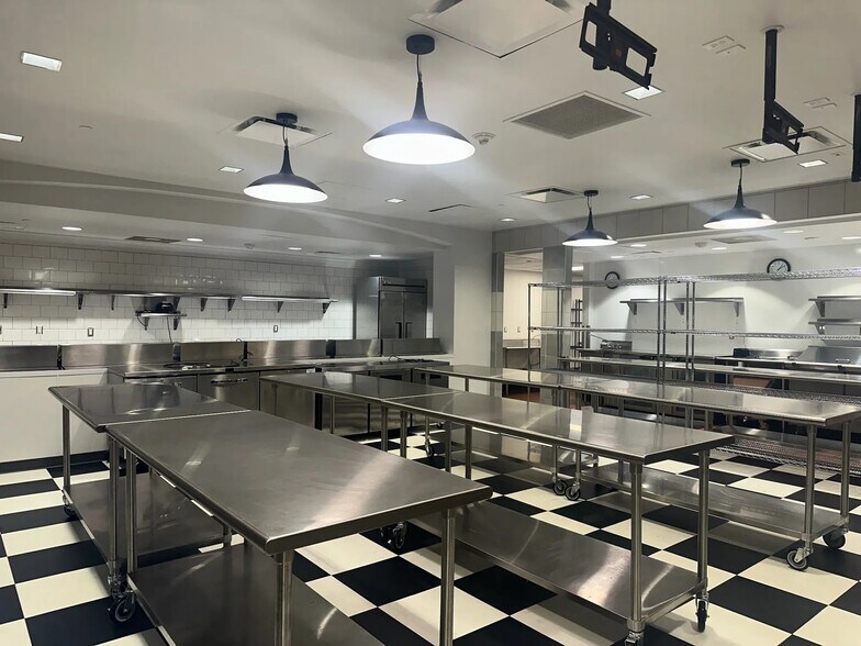 More Photos Of 1111 Louisiana St, Houston Office For Lease