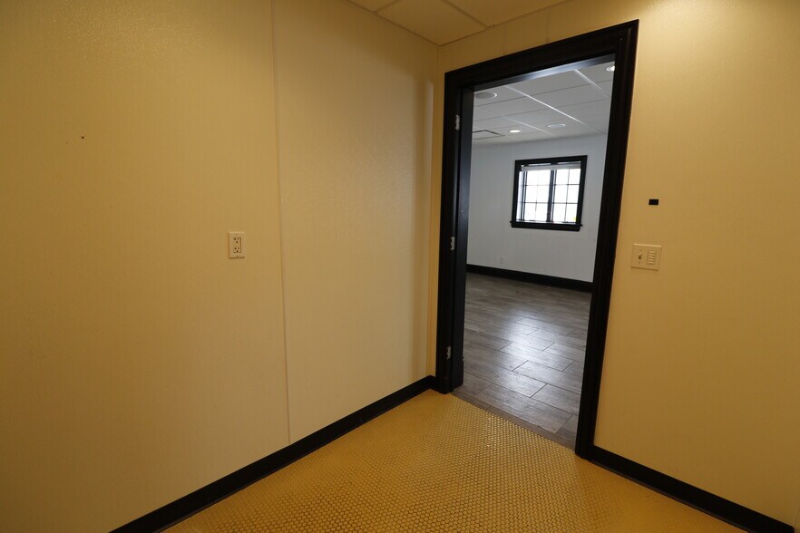 More Photos Of 1223 E Sciota Ave, Peoria Heights Industrial For Lease