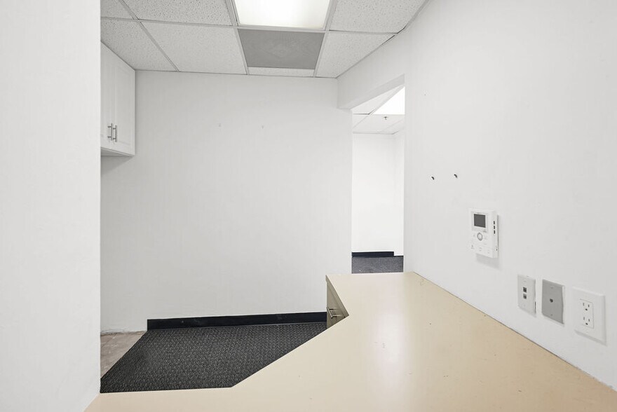 More Photos Of 2691 E Oakland Park Blvd, Fort Lauderdale Office Residential For Lease