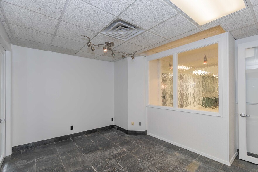 More Photos Of 7308 Fleming Ave, Amarillo Medical For Lease