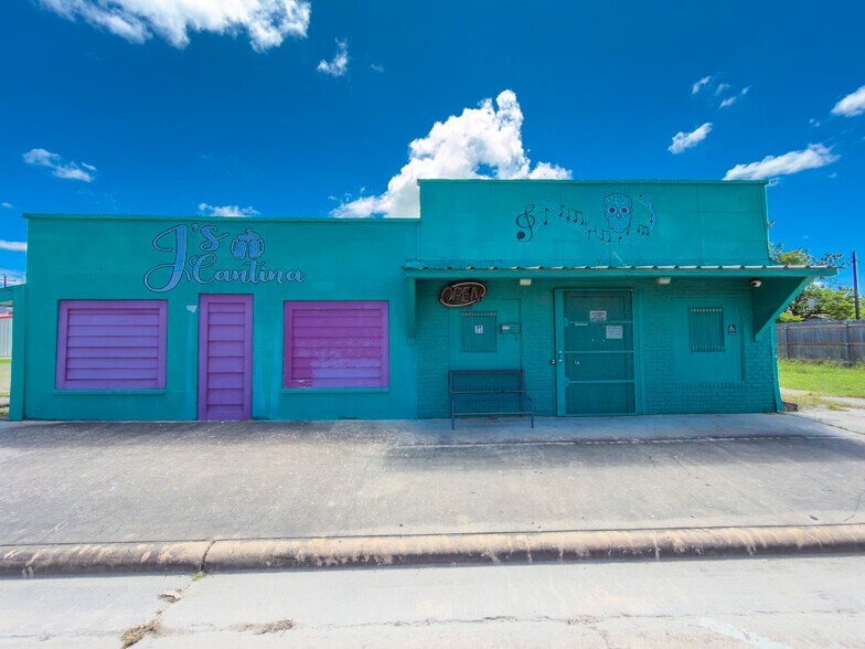 Primary Photo Of 114 S Washington St, El Campo Flex For Sale