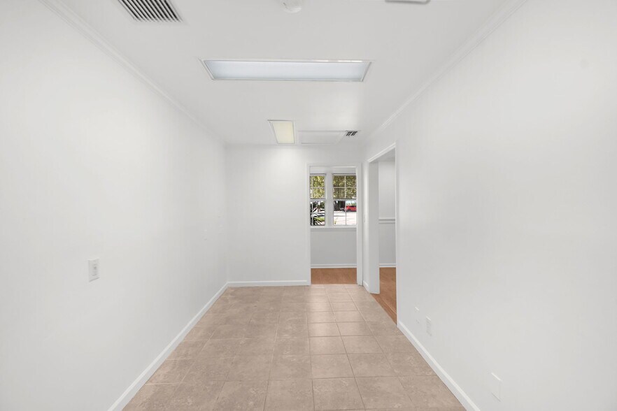 More Photos Of 300 SE Detroit Ave, Stuart Office For Lease