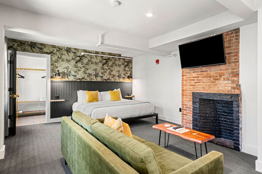 More Photos Of 409 The Hill, Portsmouth Hotel For Sale