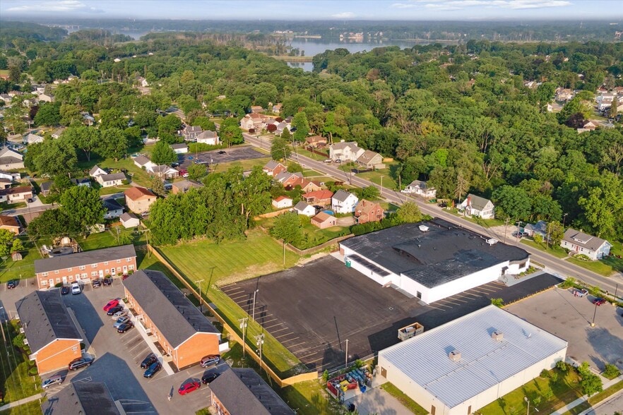 More Photos Of 969 Dixie Hwy, Rossford Freestanding For Lease