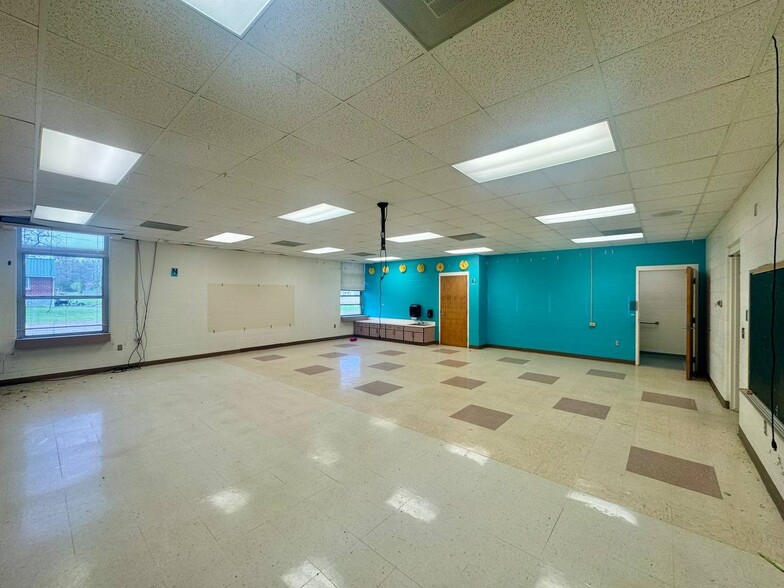 More Photos Of 111 W College Ave, Shelbina Schools For Sale