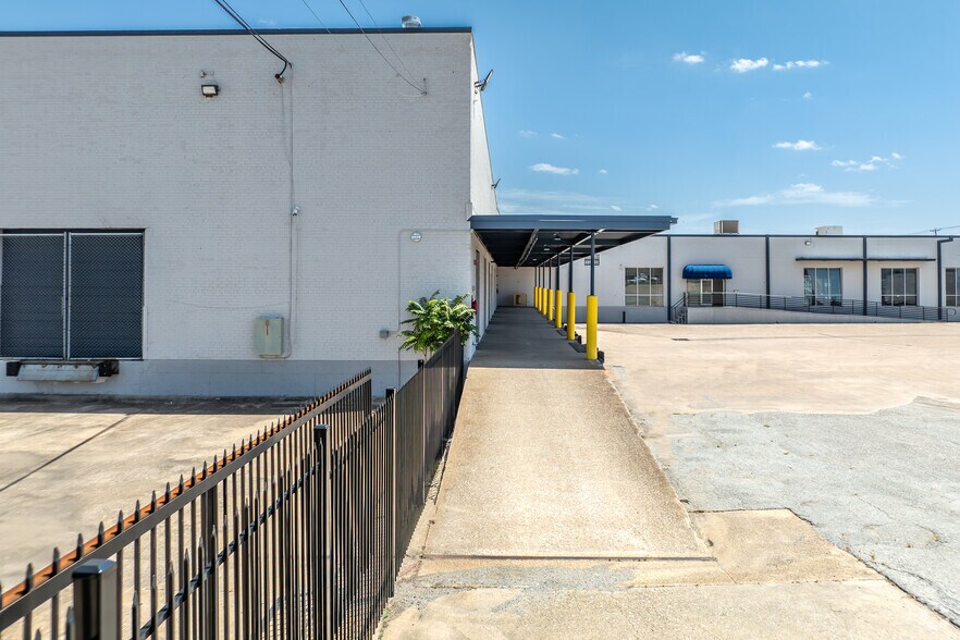 More Photos Of 4520 S Buckner Blvd, Dallas Manufacturing For Lease
