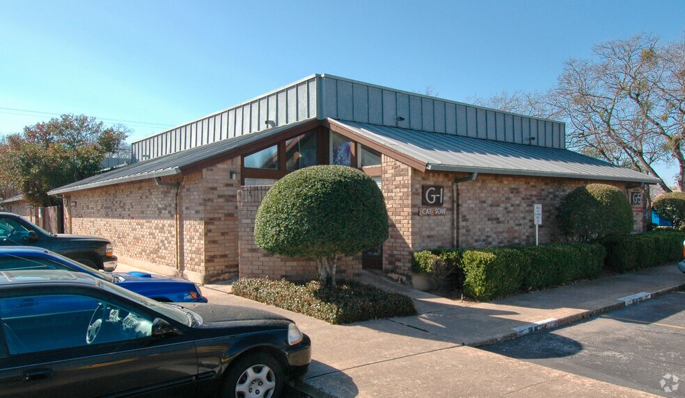 More Photos Of 711 W 38th St, Austin Unknown For Lease