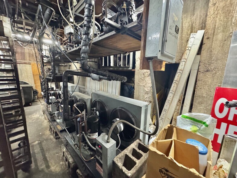 More Photos Of 560 Franklin Ave, Franklin Square Freestanding For Sale