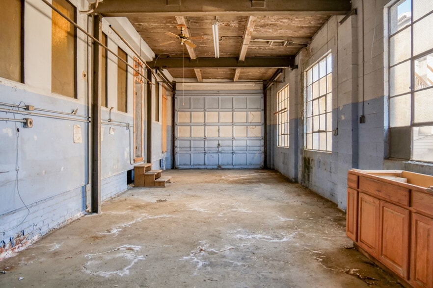 More Photos Of 6 Clinton Ave, Westfield Warehouse For Sale
