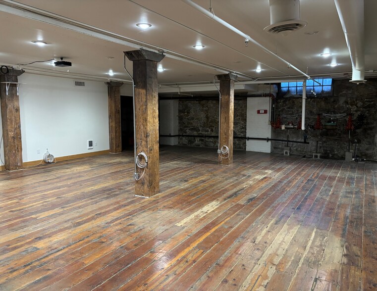 More Photos Of 170 S Lincoln St, Spokane Loft Creative Space For Lease