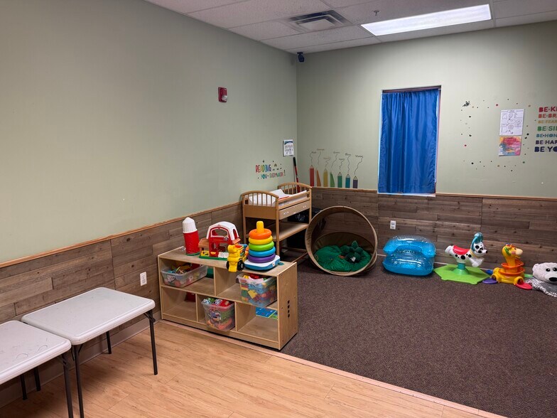 More Photos Of 5225 N 158th Ave, Omaha Daycare Center For Lease