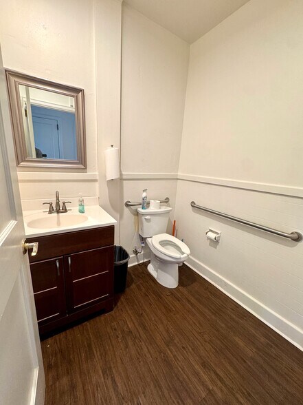 More Photos Of 315 Academy St NE, Gainesville Office For Lease