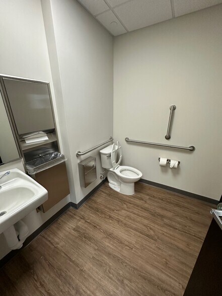 More Photos Of 3023 E Kemper Rd, Cincinnati Warehouse For Lease