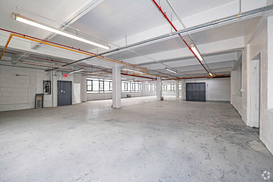 More Photos Of 753-755 E 134th St, Bronx Warehouse For Lease