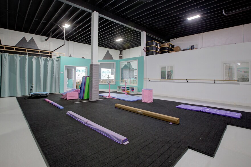 More Photos Of 1560 SE Stephens St, Roseburg Freestanding For Sale