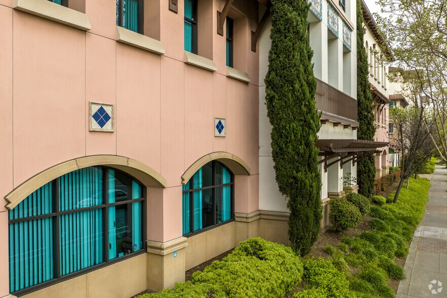 More Photos Of 1000 San Leandro Blvd, San Leandro Office For Sale