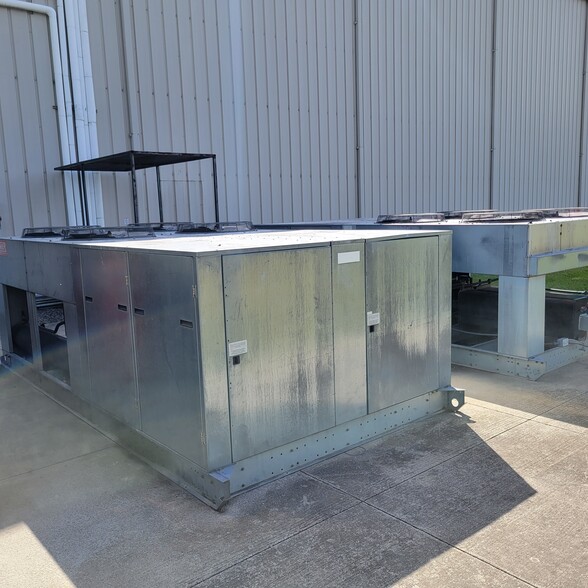 More Photos Of 47 Steves Ln, Gardiner Refrigeration Cold Storage For Sale