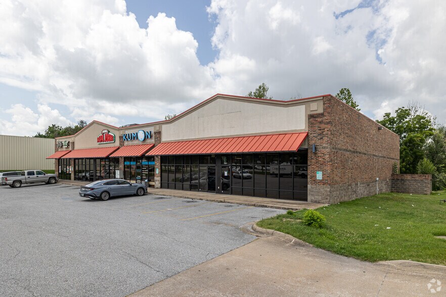More Photos Of 231 N Walton Blvd, Bentonville Storefront For Lease