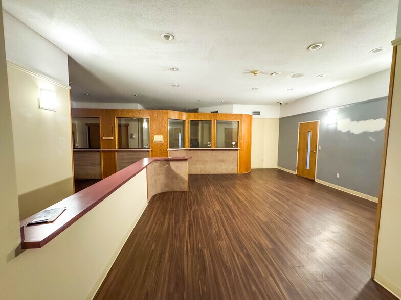 More Photos Of 687 Straits Tpke, Middlebury Medical For Sale