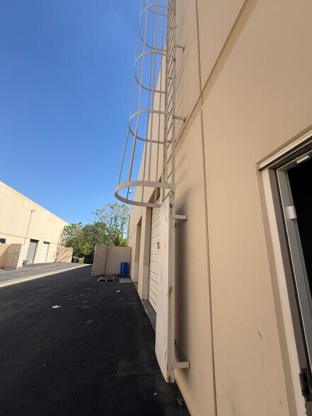 More Photos Of 15823 W Monte St, Sylmar Warehouse For Sale