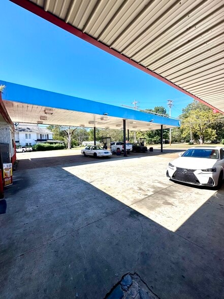 More Photos Of 103 W Monroe Ave, Okolona Convenience Store For Sale