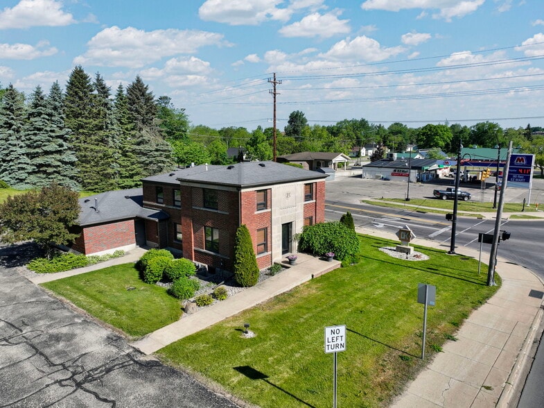 More Photos Of 1104 S Mitchell St, Cadillac Office For Sale