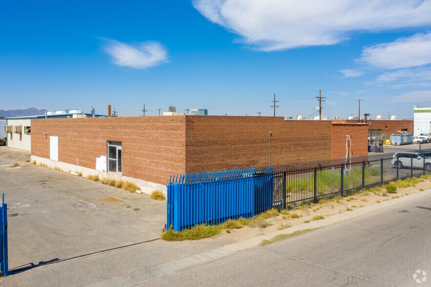 More Photos Of 960 E 17th St, Tucson Warehouse For Sale
