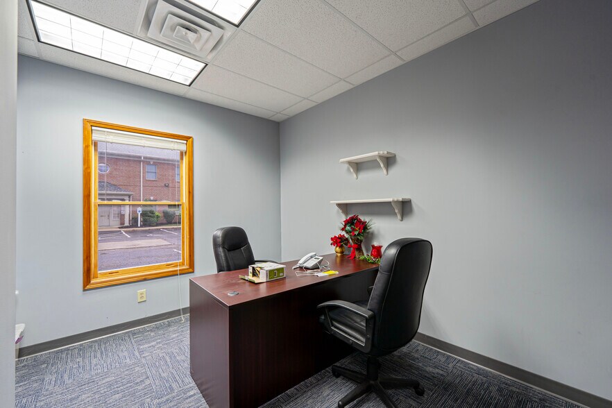 More Photos Of 124 Dorchester Sq, Westerville Office For Sale