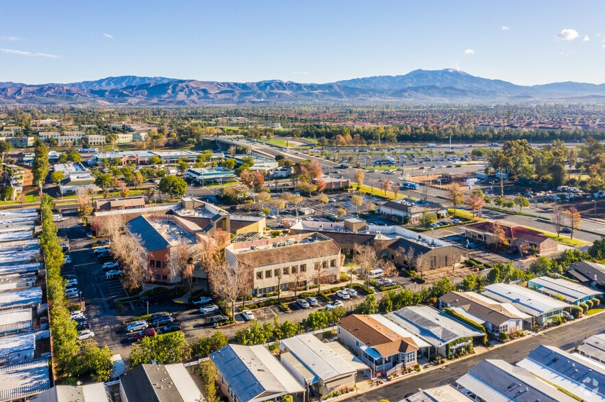 More Photos Of 14725 Jeffrey Rd, Irvine Bank For Lease