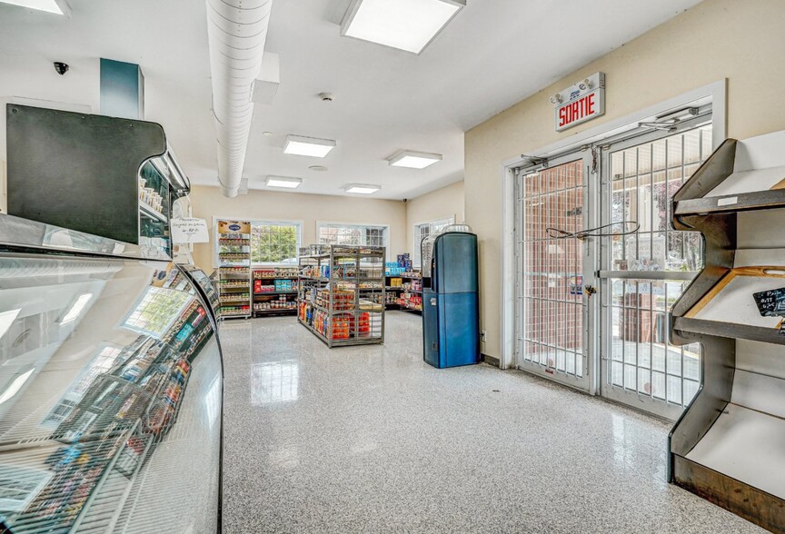 More Photos Of 1301 Rue Notre-Dame, Repentigny Storefront Retail Residential For Sale