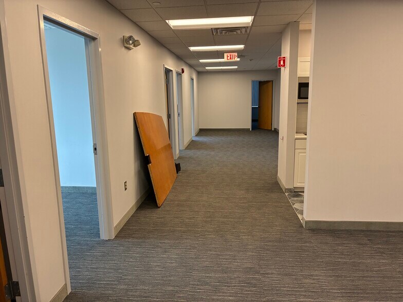 More Photos Of 287 Turnpike Rd, Westborough Office For Lease