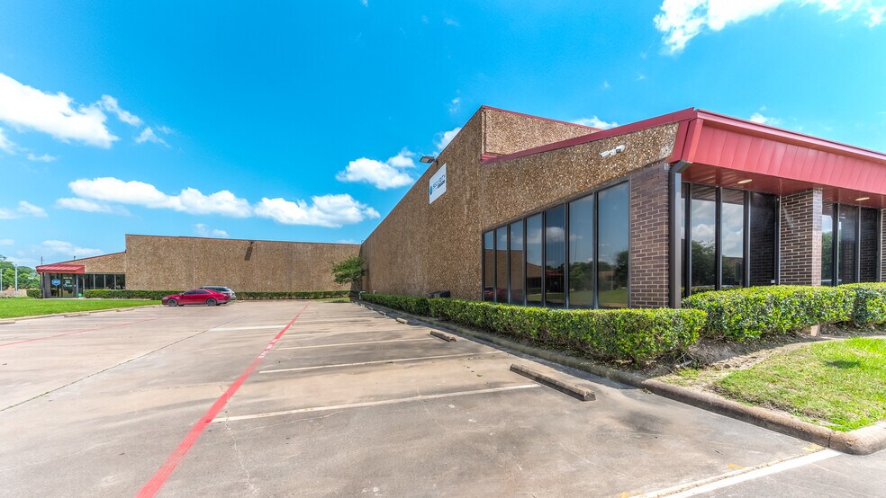 More Photos Of 9777 W Gulf Bank Rd, Houston Warehouse For Lease