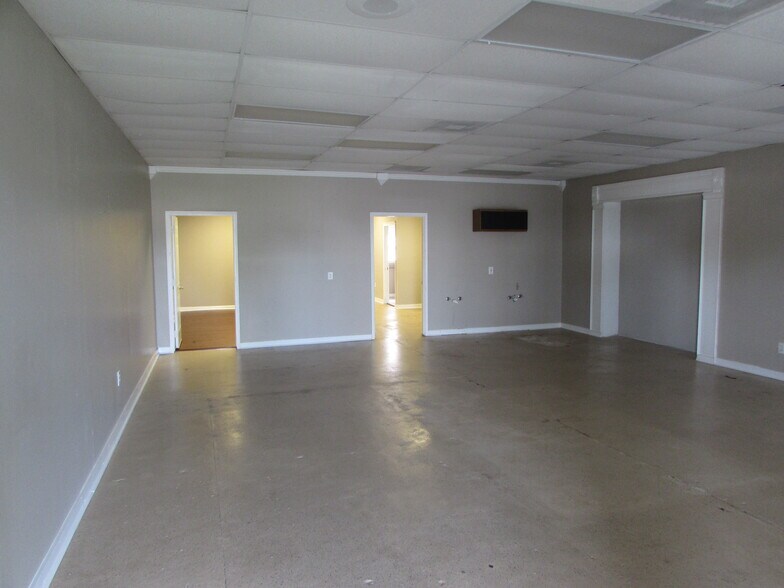 More Photos Of 1002 4th Ave SE, Decatur Office For Lease