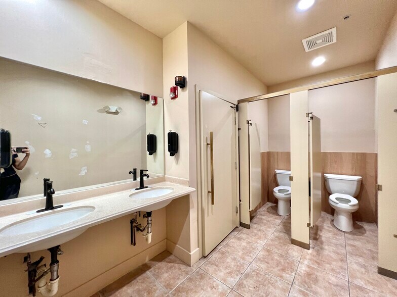 More Photos Of 223 Valencia Ave, Coral Gables Restaurant For Sale